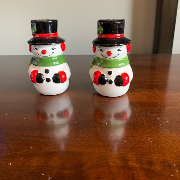 Vintage snowmen salt and pepper shakers. - Picture 1 of 4